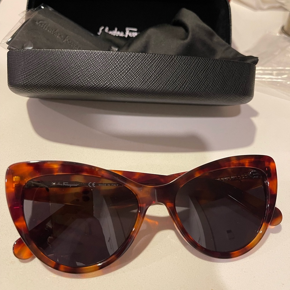 Salvatore Ferragamo cat-eye sunglasses/ tortoise/ 100% UV protection